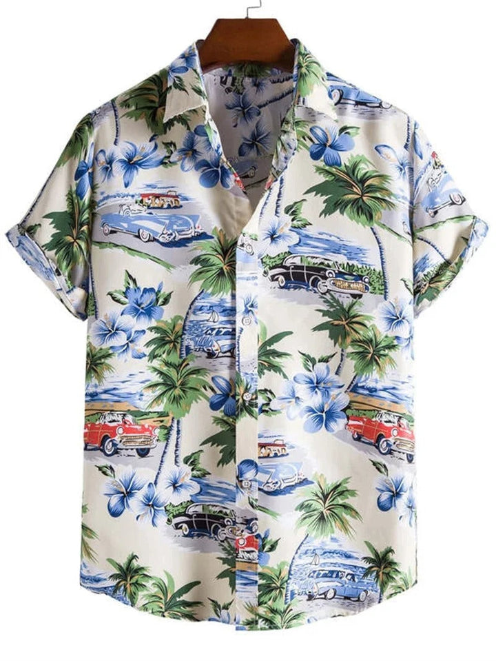 Trendy men's printed leisure shirt, comfortable short sleeve design.