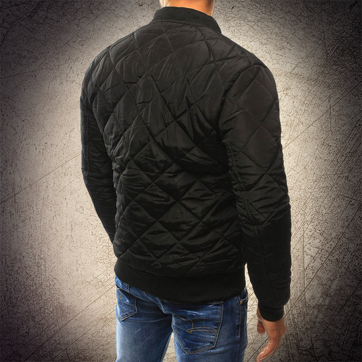 Stylish men's lightweight bomber jacket with diamond quilting, perfect for versatile fashion.