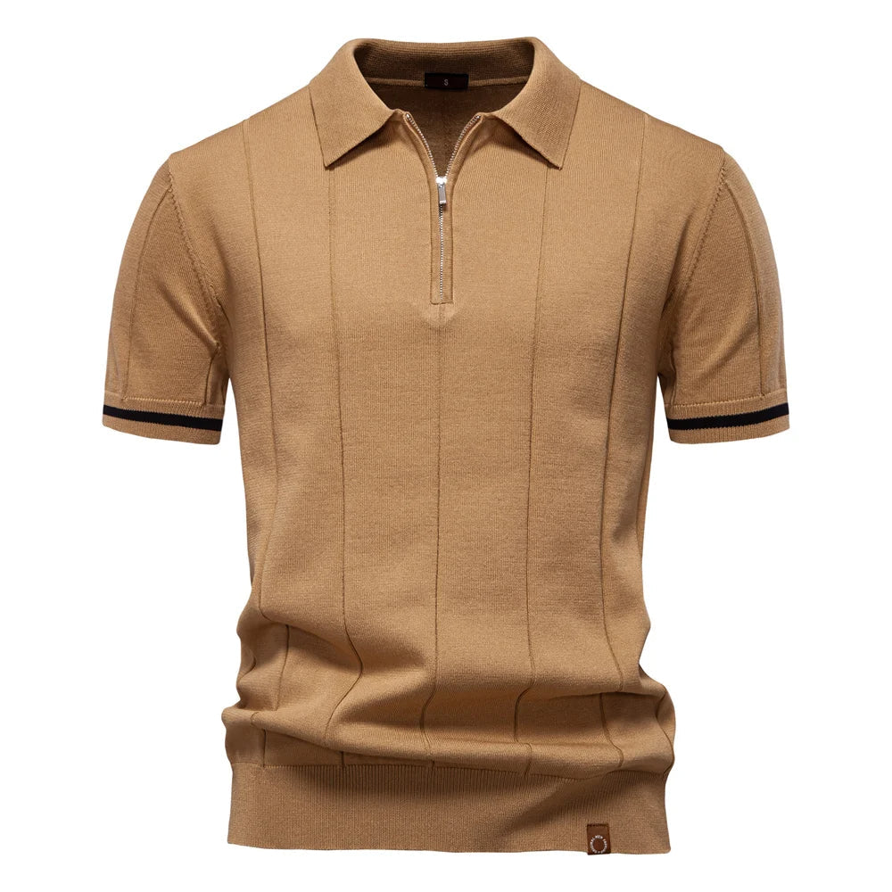 Casual yet stylish men's quarter-zip polo shirt, offering everyday comfort and a modern look.
