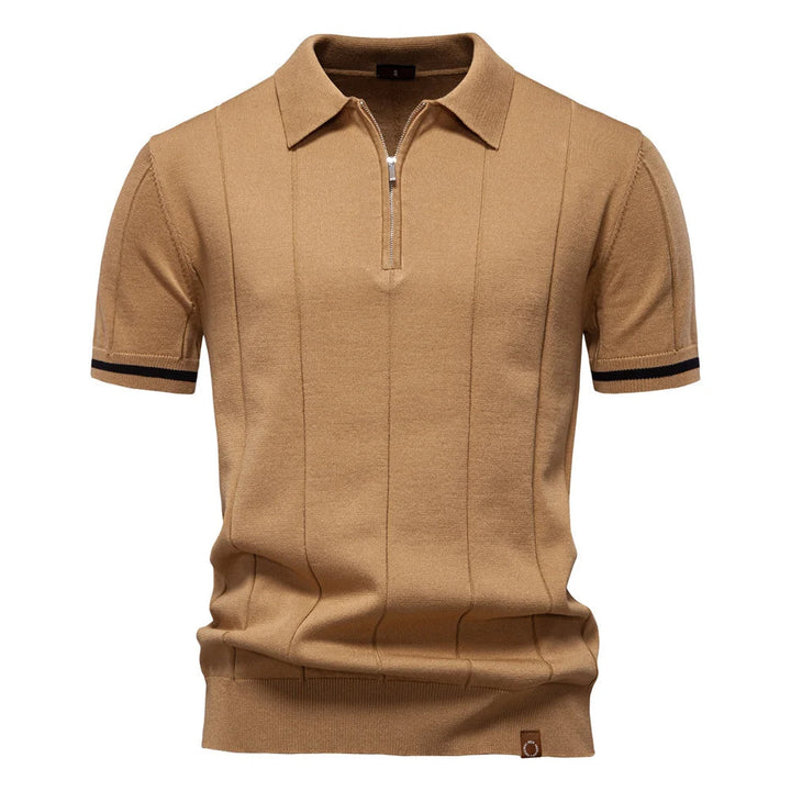 Casual yet stylish men's quarter-zip polo shirt, offering everyday comfort and a modern look.