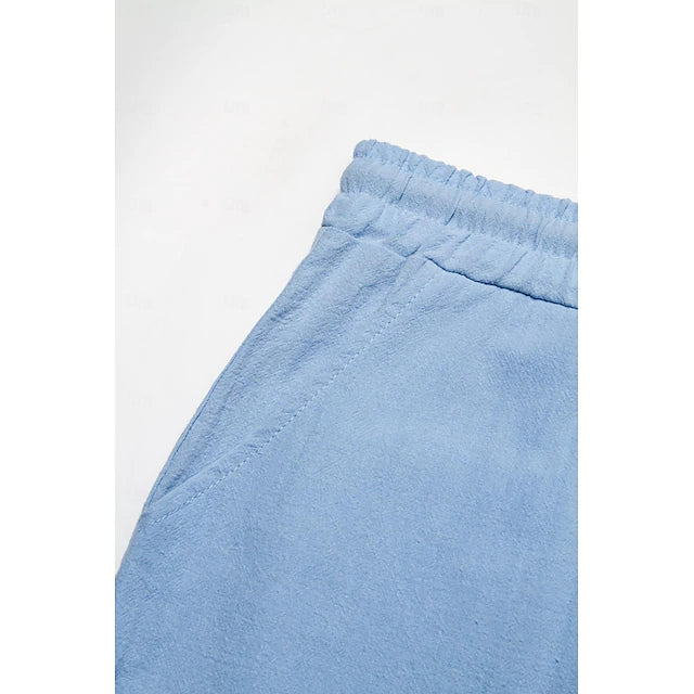 Durable men's relaxed fit cargo Bermuda shorts. Ideal for summer, offering comfort and practical style.