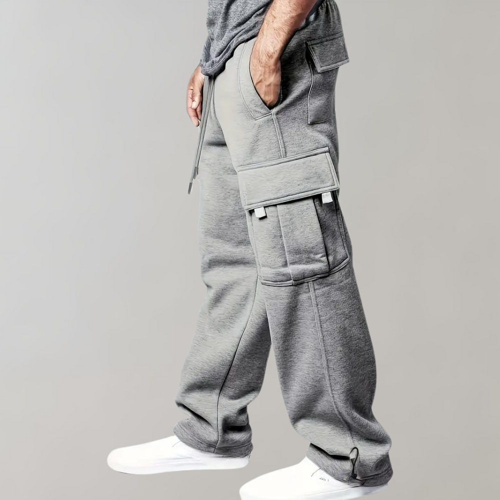 Men's cargo pants with a relaxed fit, featuring functional pockets, perfect for utility and comfort
