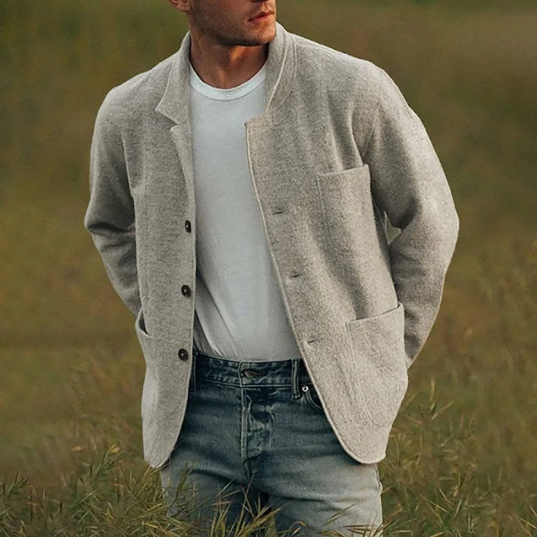 Stylish men's relaxed fit blazer, a comfortable casual jacket ideal for smart casual men's fashion.