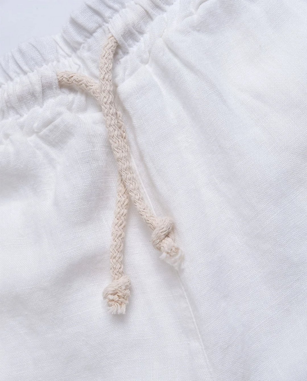 Versatile men's relaxed fit summer shorts, highly breathable & lightweight, perfect for casual or vacation wear.