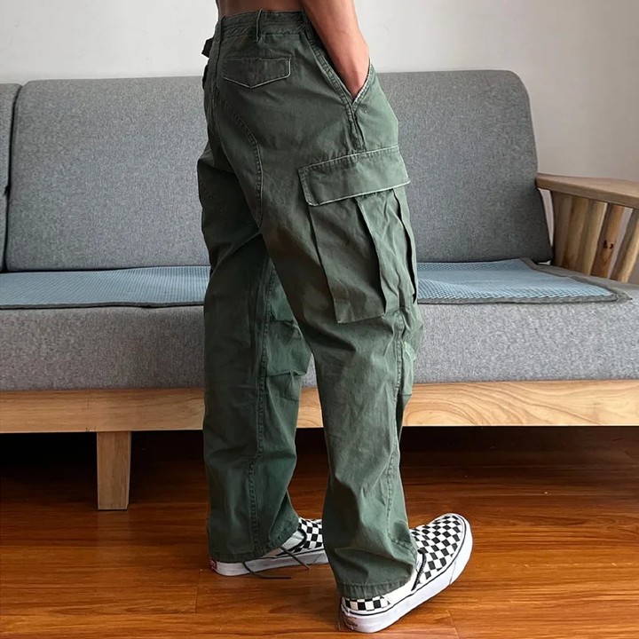 Comfortable men's relaxed fit washed chino cargo pants, ideal for casual style and daily activities.