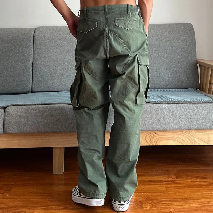 Men's relaxed fit washed chino cargo pants featuring ample utility pockets, practical for daily comfort.