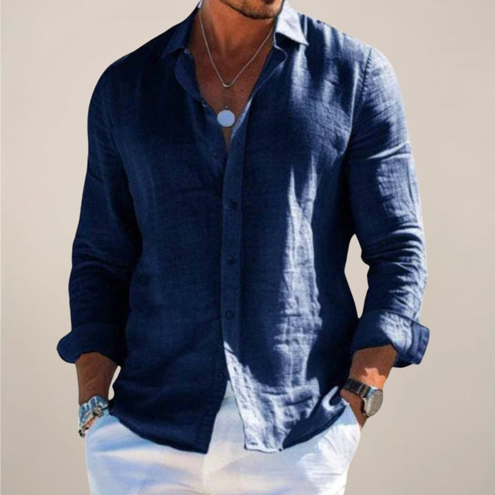Relaxed fit men's long sleeve button shirt. Casual and comfortable, ideal for summer outfits.
