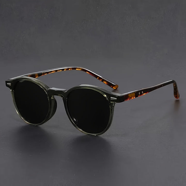 Lightweight men's casual round sunglasses with a stylish tortoiseshell frame. Perfect retro accessory.