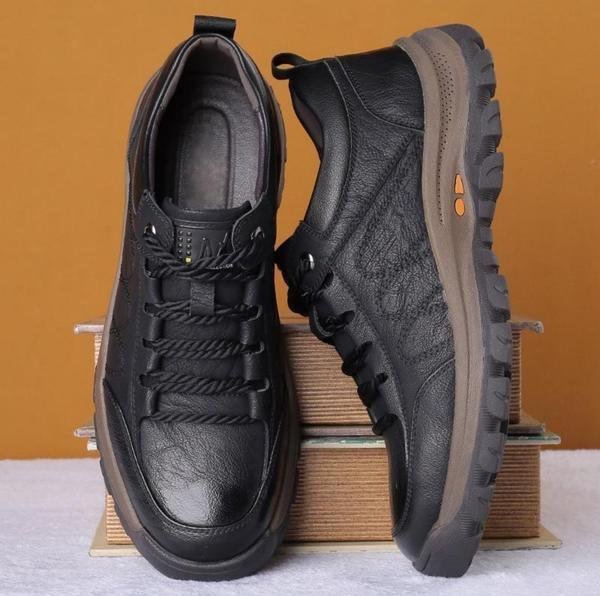 Classic men's comfortable lace-up casual shoes in a rugged style, ideal for versatile everyday footwear.