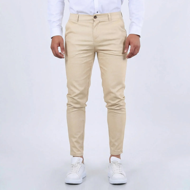 Classic Slim Fit Chino Pants: Tapered design for modern men's fashion, perfect for versatile daily outfits.