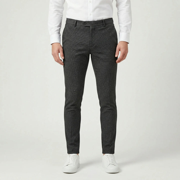 Durable Men's Chino Pants: High-quality fabric, slim fit, ensuring long-lasting style and comfort for men.