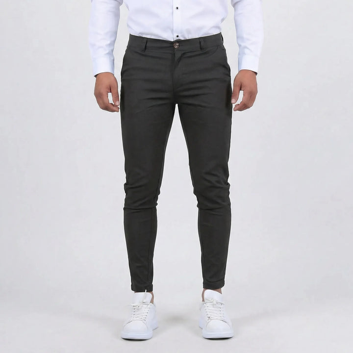 Fashionable Men's Tapered Chinos: Modeled for an active look, combining comfort with modern everyday style.