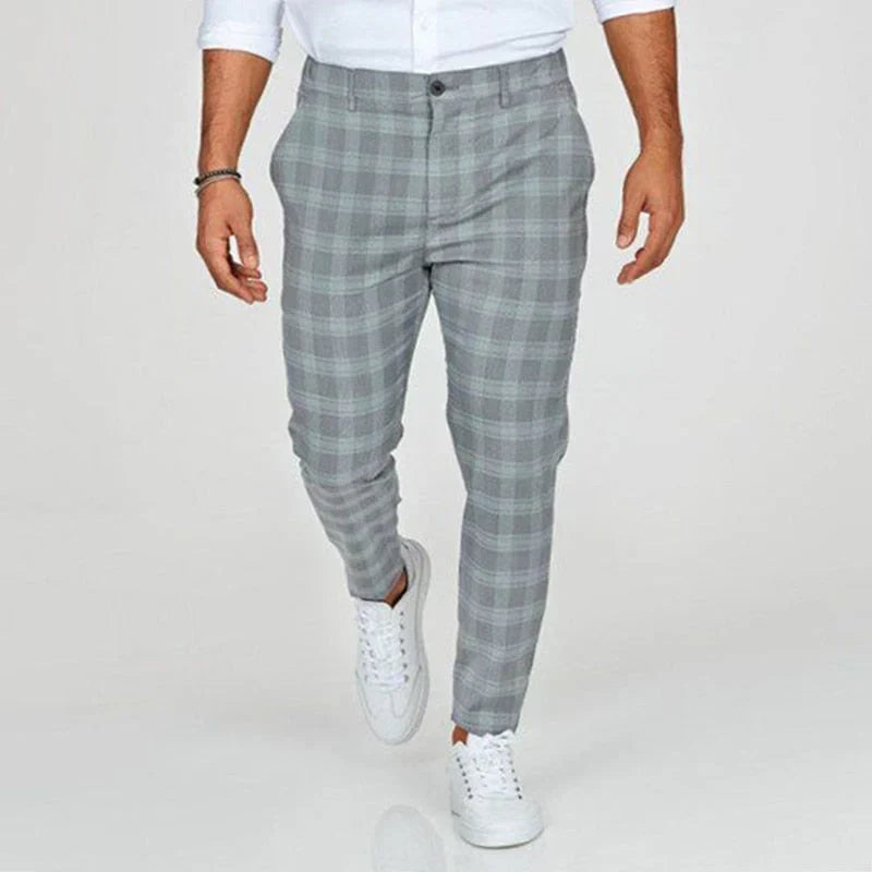 Ankle-length men's cropped dress pants, slim fit with a smart checked design for versatile wear.