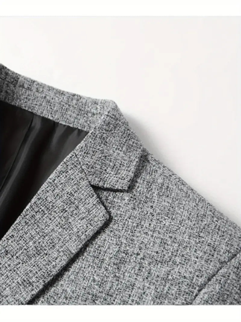 Lightweight men's slim fit spring blazer, a versatile casual jacket perfect for elegant everyday wear.
