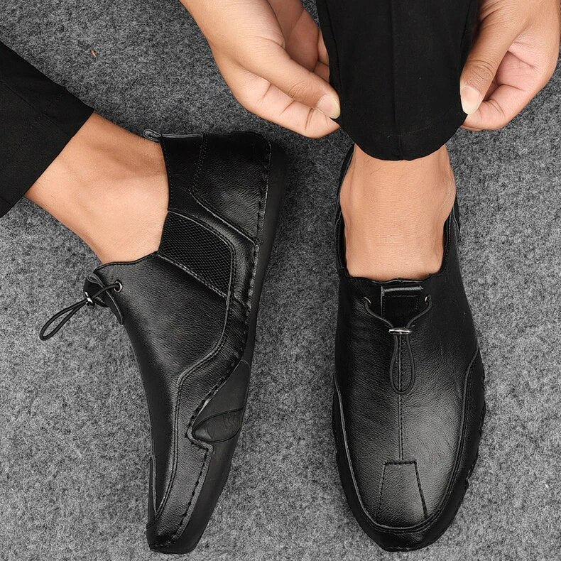 Stylish men's slip-on loafers, easy to wear with an adjustable lock. Versatile casual shoes for everyday comfort.