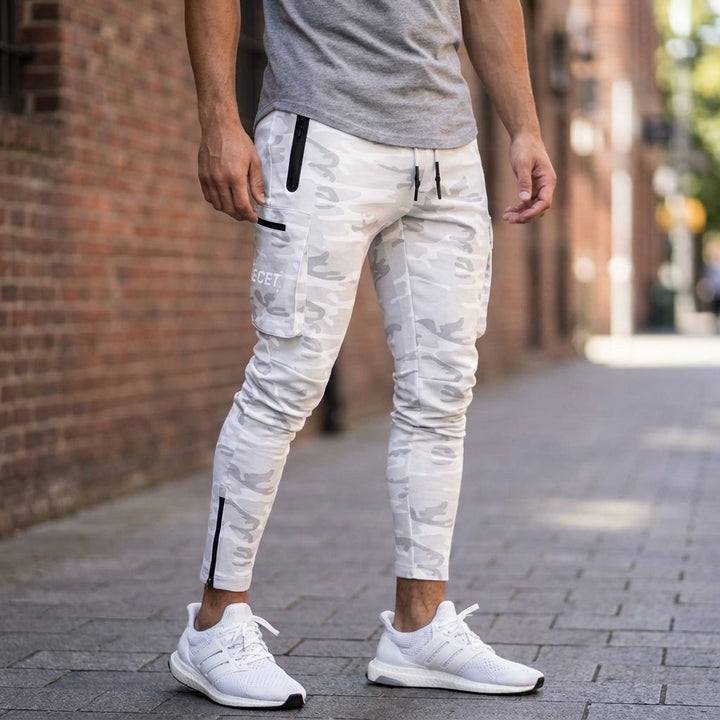 Men's sporty jogging trousers with secure zipper pockets, perfect for activewear and casual use.