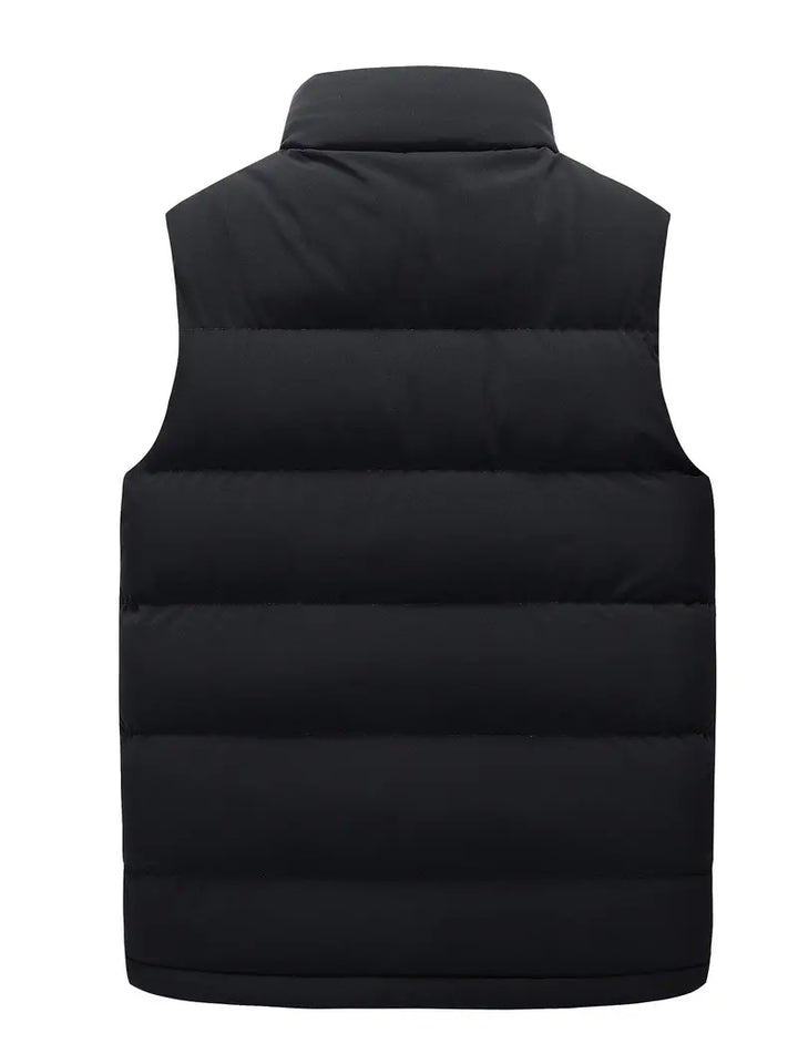 Casual men's zip gilet, a comfortable sleeveless jacket for everyday outdoor wear.