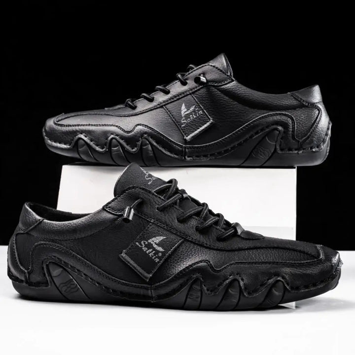 Stylish men's casual lace-up shoes, ideal for daily comfort and fashion.