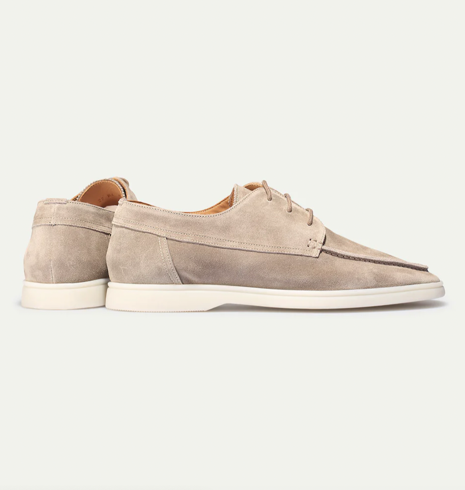 Comfortable men's lace-up loafers. Stylish smart casual footwear with a moc-toe design for everyday fashion.