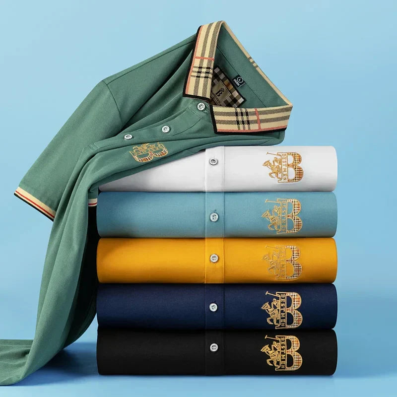 Embroidered detail on a men's short-sleeve polo shirt, adding a touch of style and quality to everyday wear.