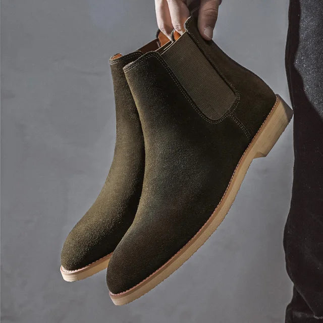Easy slip-on men's Chelsea boots, offering modern style and comfort for daily wear and footwear needs.