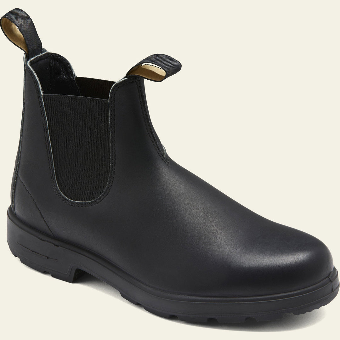 Fashionable men's slip-on Chelsea boots with elastic side panels, offering a stylish and modern look for any occasion.