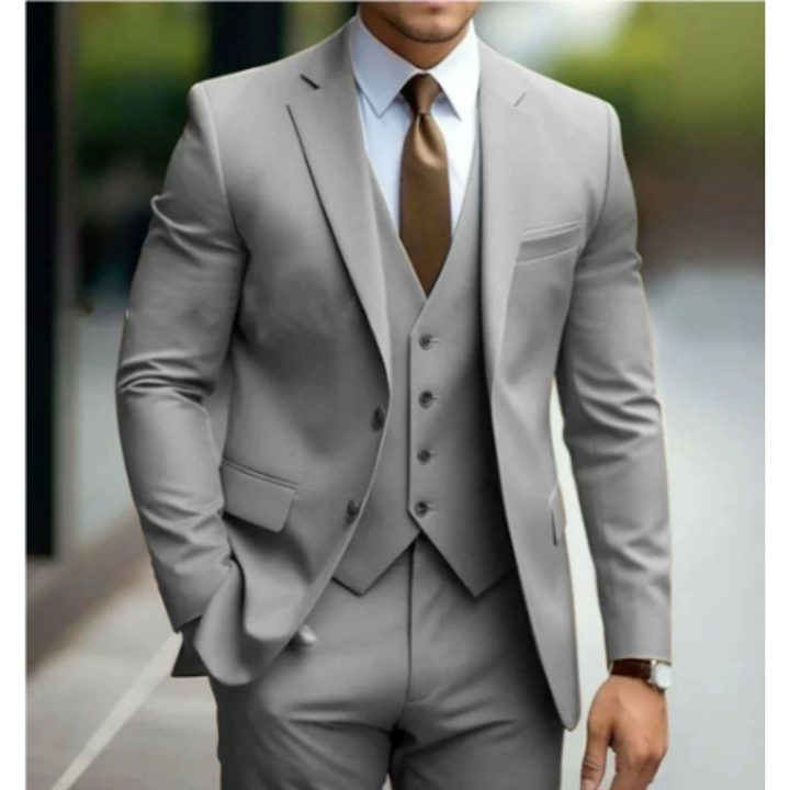 Versatile men's slim-fit three-piece suit, perfect for business, weddings & formal occasions.