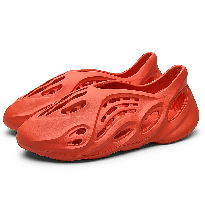 Comfortable men's ultra-light slip-on shoes. Breathable summer casual footwear, ideal for easy everyday wear.