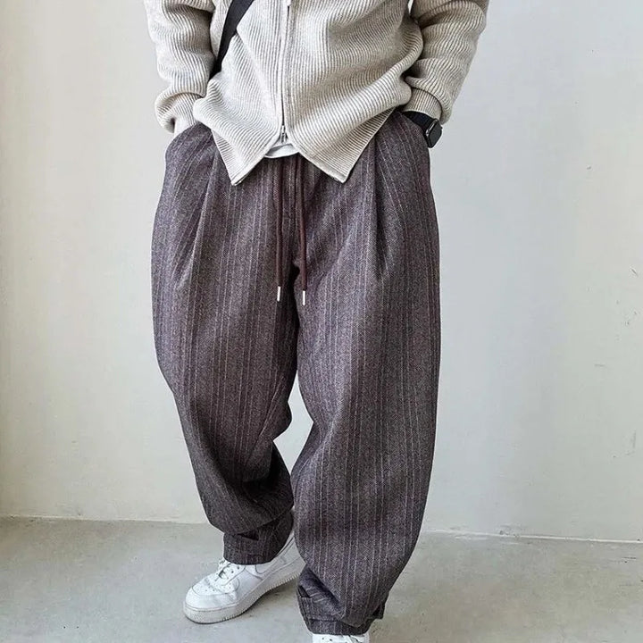 Gray Urban Drift men's pants with adjustable waist, offering everyday comfort & modern streetwear style.