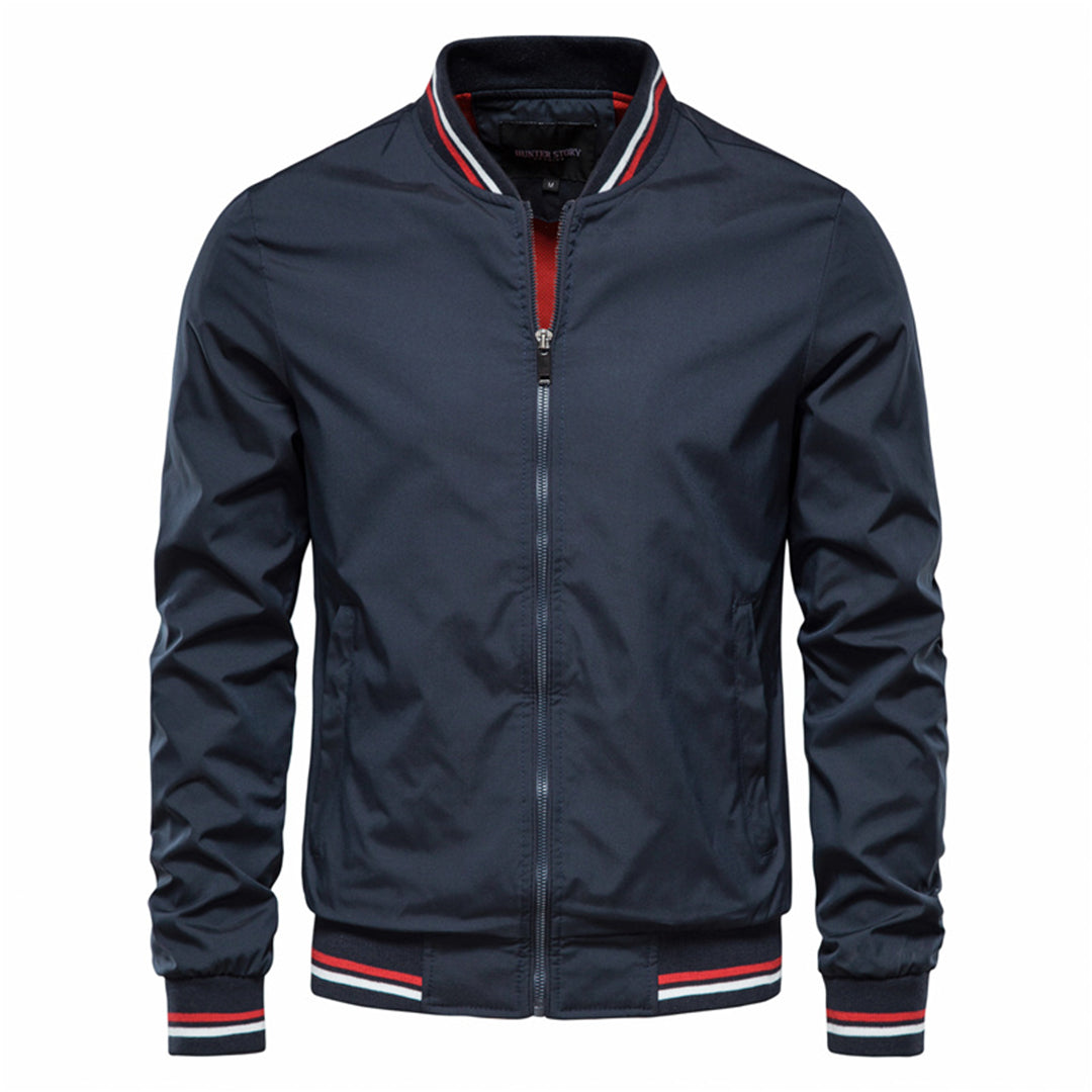 Casual black men's jacket, ideal for completing a contemporary streetwear outfit.
