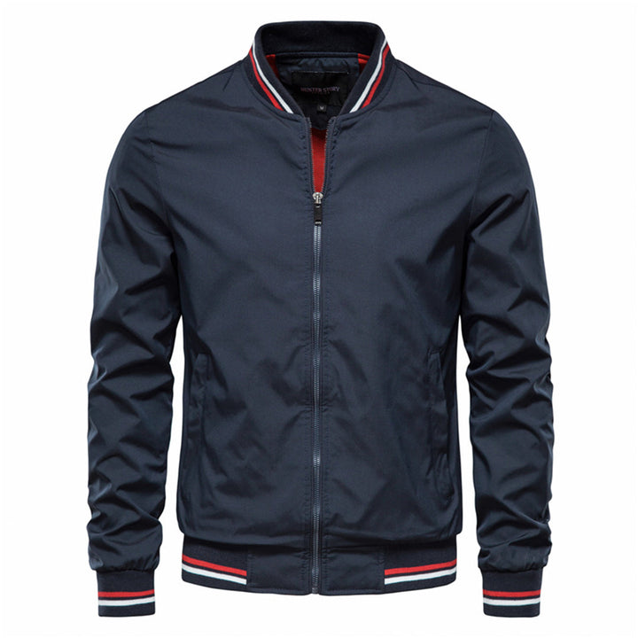 Casual black men's jacket, ideal for completing a contemporary streetwear outfit.