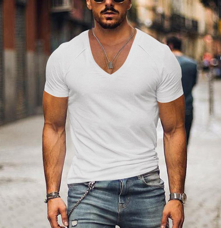 Stylish men's V-neck t-shirt, perfect for casual wear. A versatile short-sleeve top for men's fashion.
