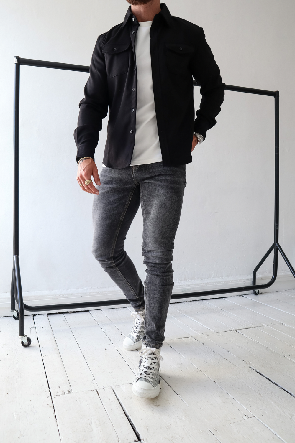 Casual men's layering jacket, a versatile button-up overshirt with useful chest pockets.