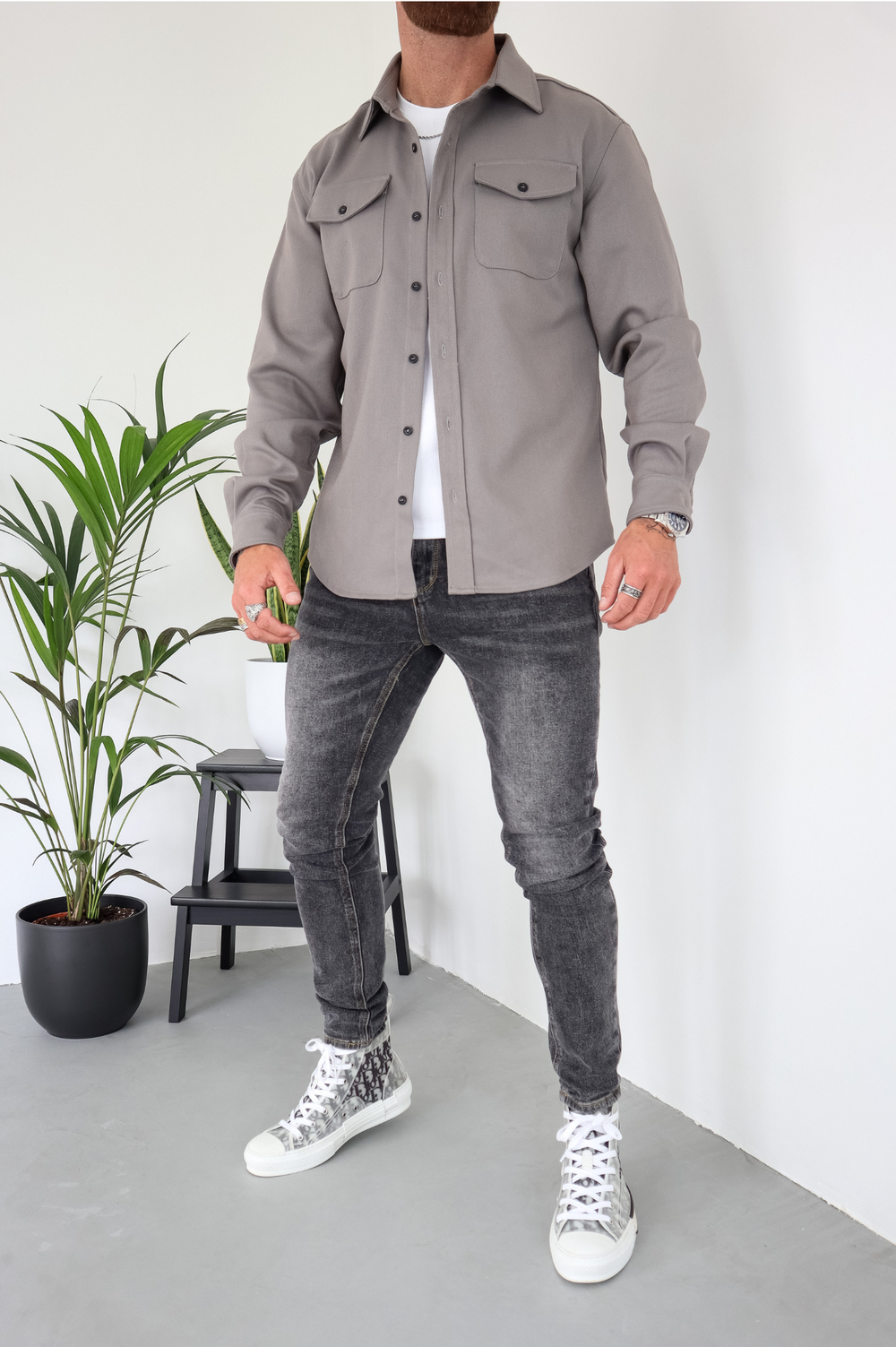 Comfortable men's regular fit overshirt jacket, a versatile button-up for everyday wear.