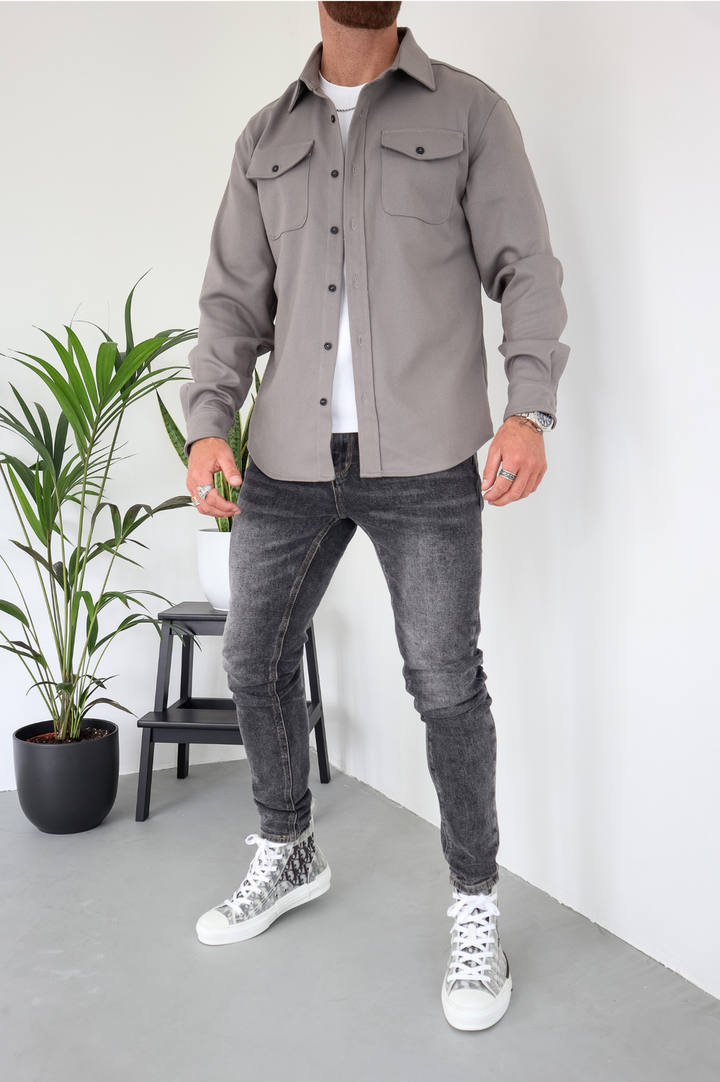 Comfortable men's regular fit overshirt jacket, a versatile button-up for everyday wear.