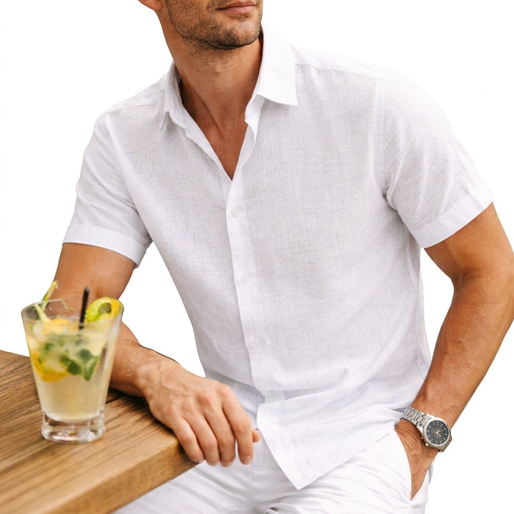 Comfortable men's short sleeve button shirt for a modern, relaxed look, perfect for everyday casual style.