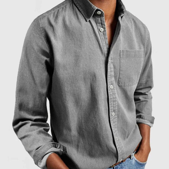 Rugged men's vintage button-up long-sleeve shirt, offering everyday comfort and a classic, timeless casual style.