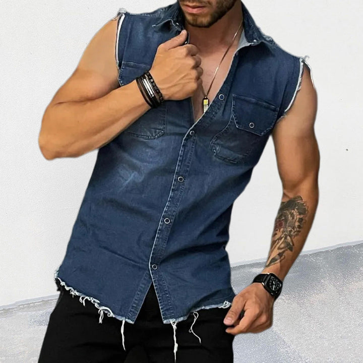 Vintage wash men's sleeveless vest shirt, offering a rugged classic style. Essential for summer casual wear.