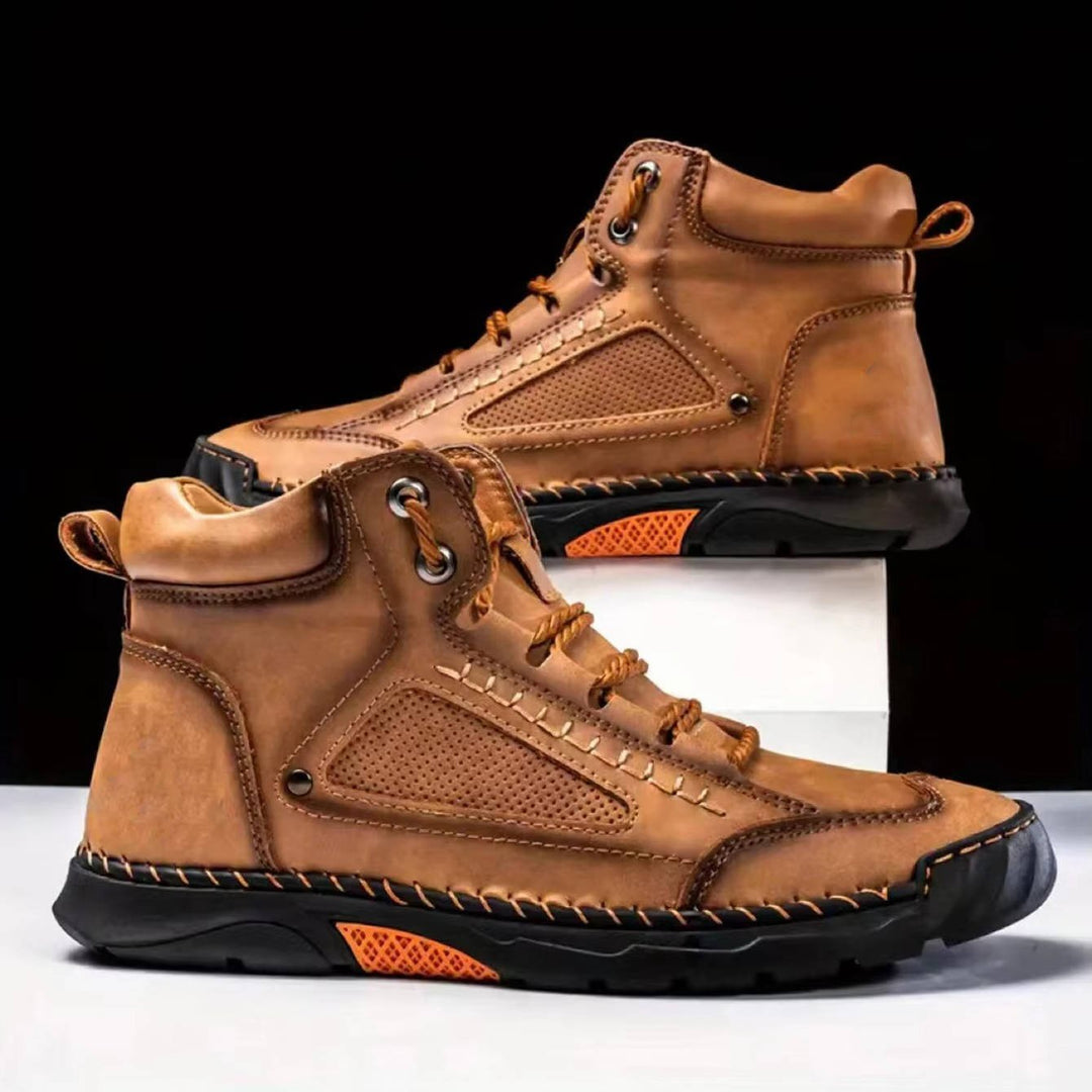 Men's waterproof hiking boots, ideal for trekking & walking, featuring arch support.