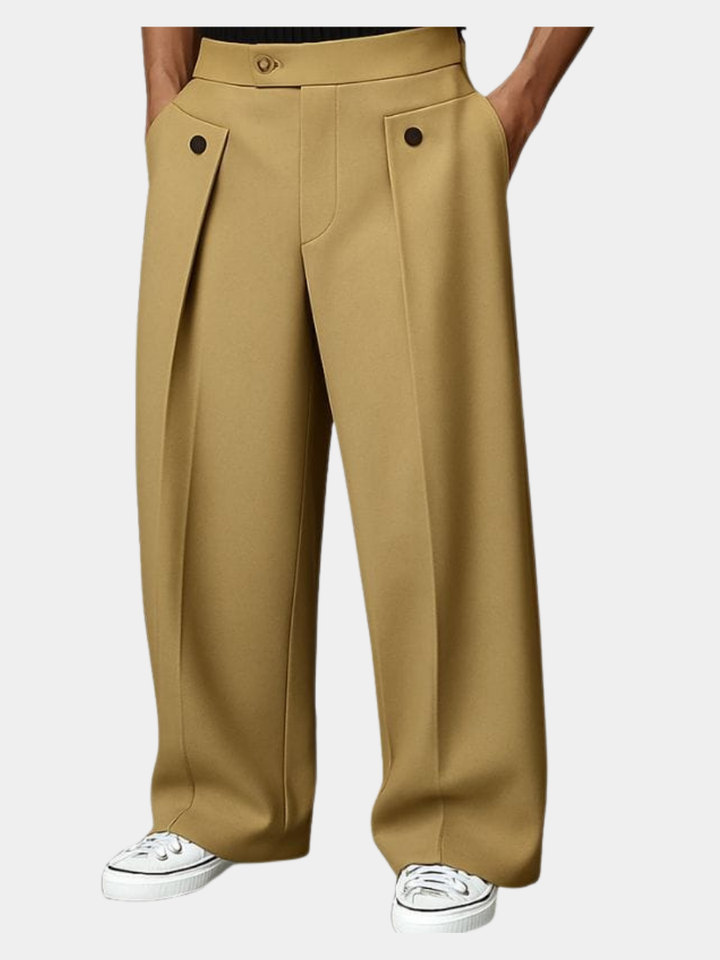 Men's wide-leg trousers in a relaxed fit. Modern style pleated pants for casual and smart casual wear.