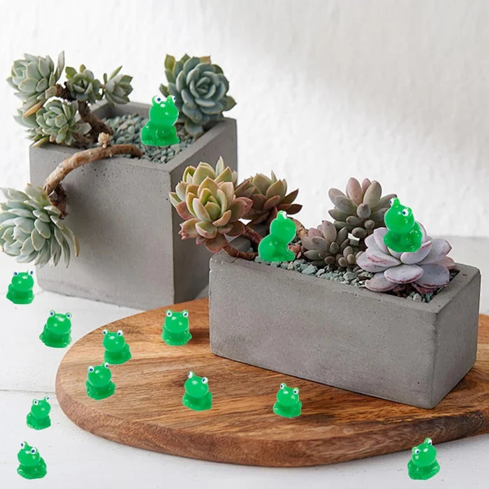 Detailed tiny green frog figurine, suitable for collectors & craft enthusiasts