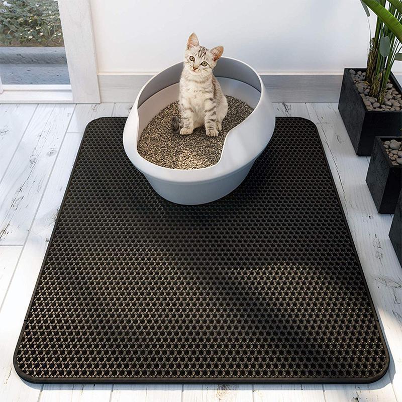 Non-slip litter mat with a small amount of trapped litter, demonstrating its clean-up effectiveness