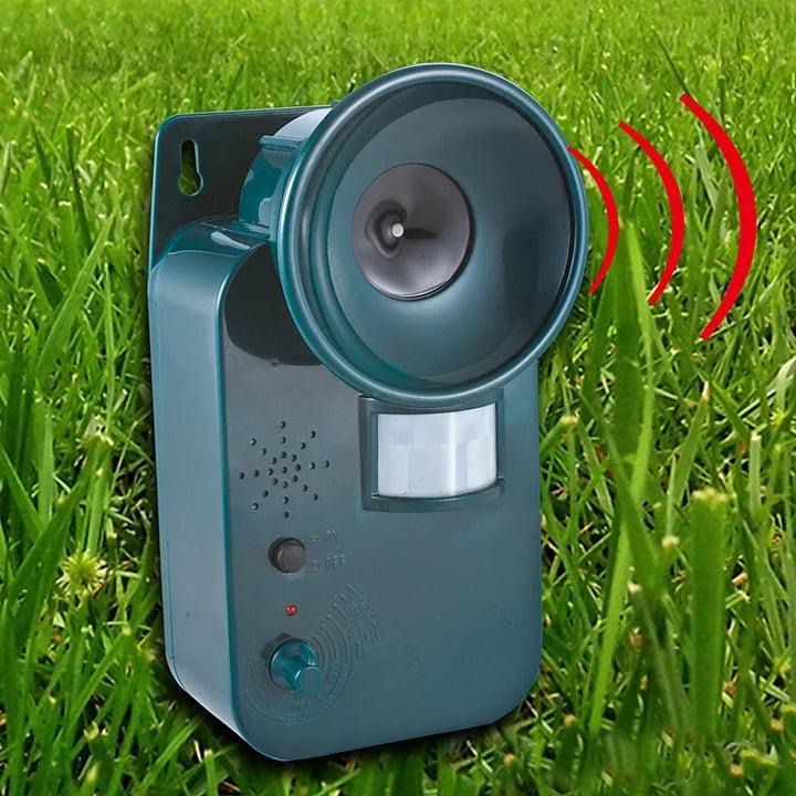 TavvitaImp012 ultrasonic pest repeller, motion-activated for effective outdoor wildlife control.