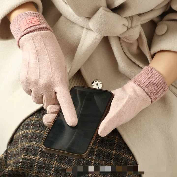 Unisex beige cashmere winter gloves with smartphone, highlighting touchscreen compatibility.