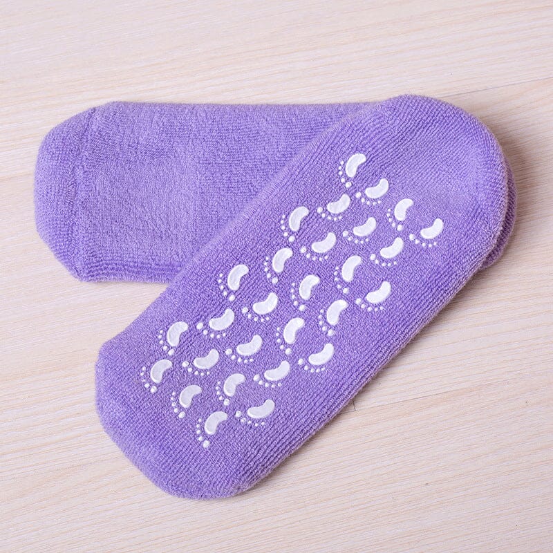 Model's happy feet in comfortable unisex gel-lined moisturizing socks, indicating a pleasant dry feet remedy.