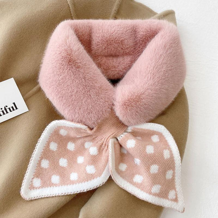 Cozy winter scarf in a fluffy plush material, a perfect accessory for cold days.