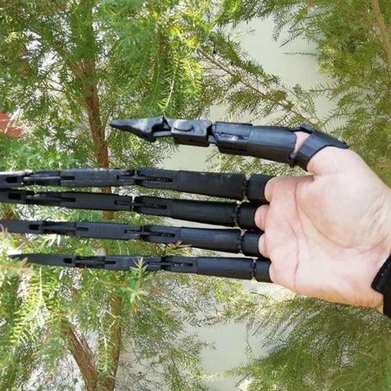 Horror-themed articulated skeleton hand gloves, perfect for Halloween, parties, and cosplay