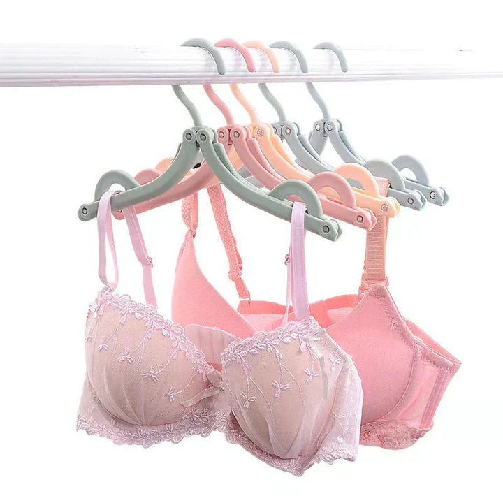 Unisex travel hanger, versatile for various garments, an efficient space-saving closet organizer