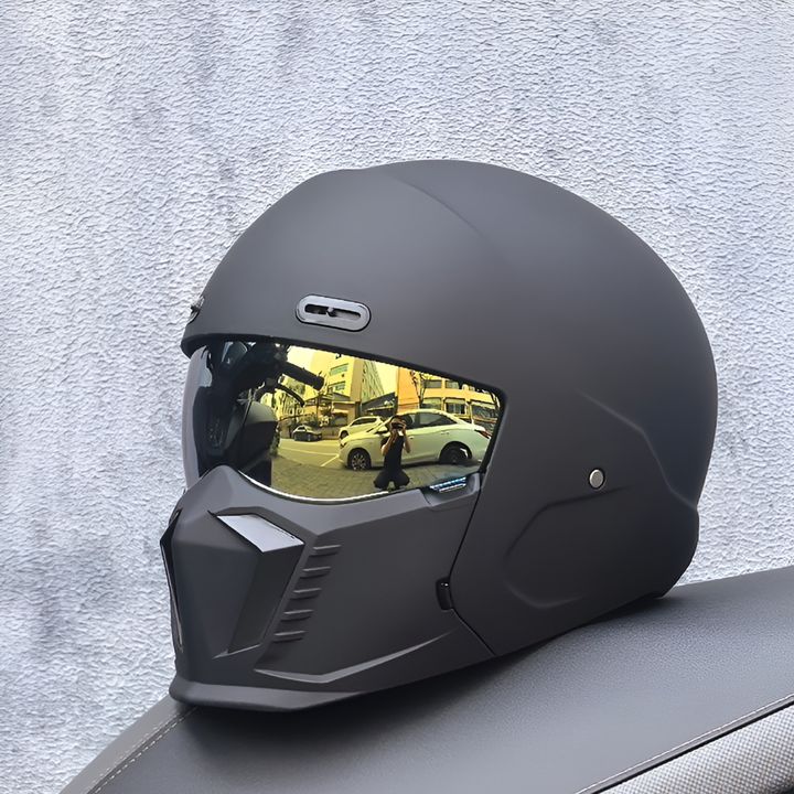 Retro motorcycle helmet, DOT/ECE approved, unisex vintage style for safe riding gear and accessories.