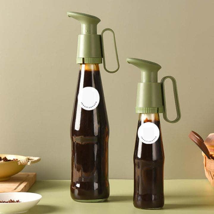 Kitchen gadget: reusable pump dispenser for syrup or sauce. Easy to clean